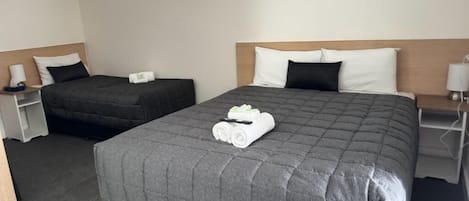 Deluxe Twin Room | Desk, free WiFi, bed sheets