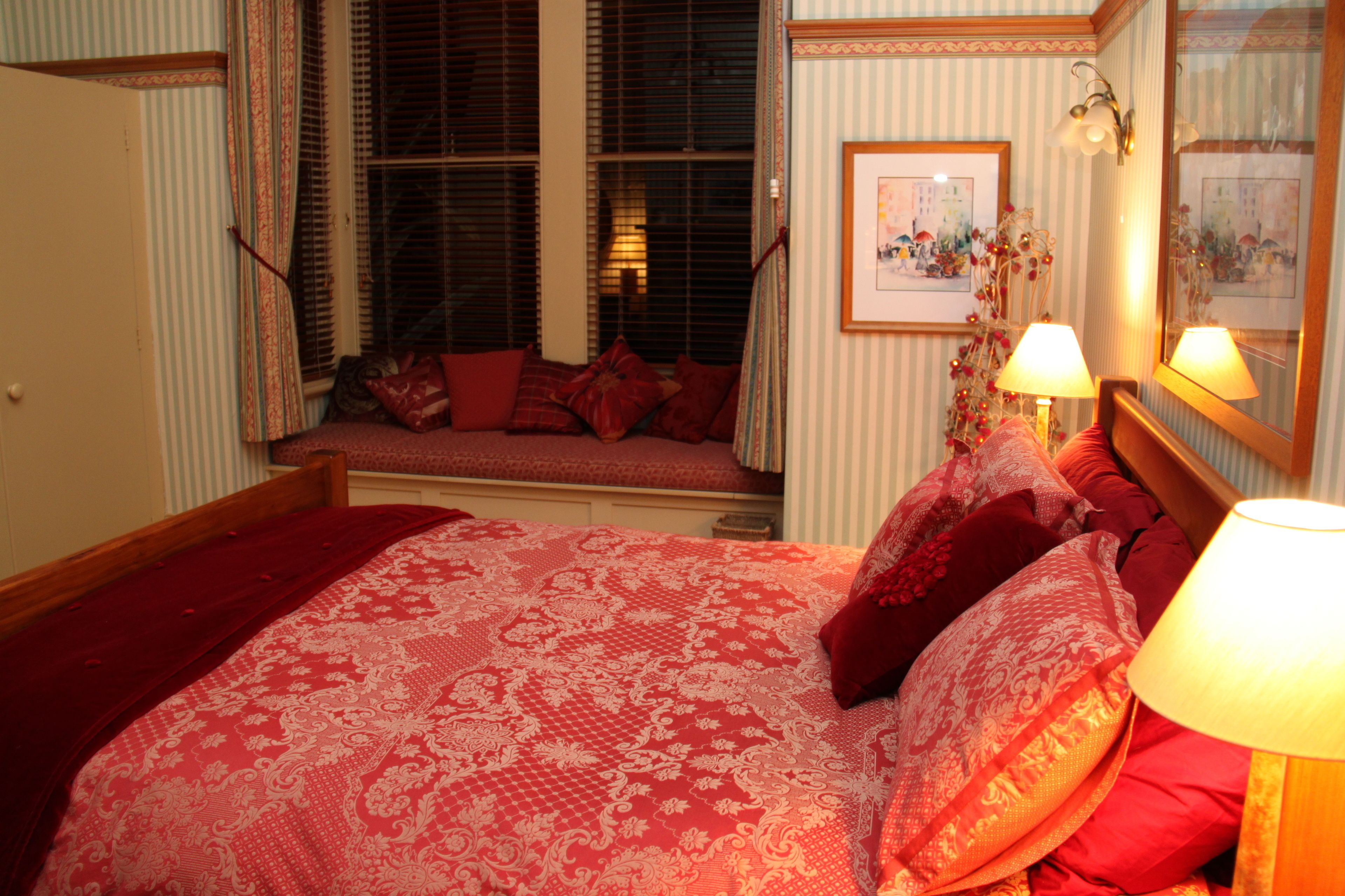 Premium bedding, free minibar, desk, soundproofing