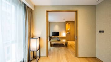 Deluxe Ondol Room (Ondol heating available only in winter) | Premium bedding, in-room safe, desk, laptop workspace