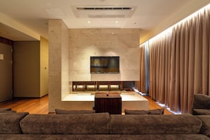 Family Suite | 1 bedroom, premium bedding, in-room safe, desk
