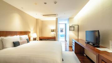 Family Suite | Premium bedding, in-room safe, desk, laptop workspace