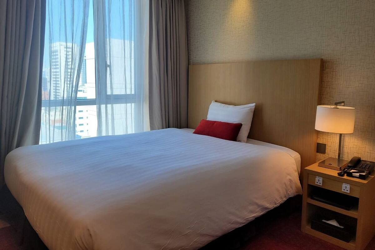 Standard Single Room (Seven Luck Casino Free Coupon) | Premium bedding, in-room safe, desk, laptop workspace