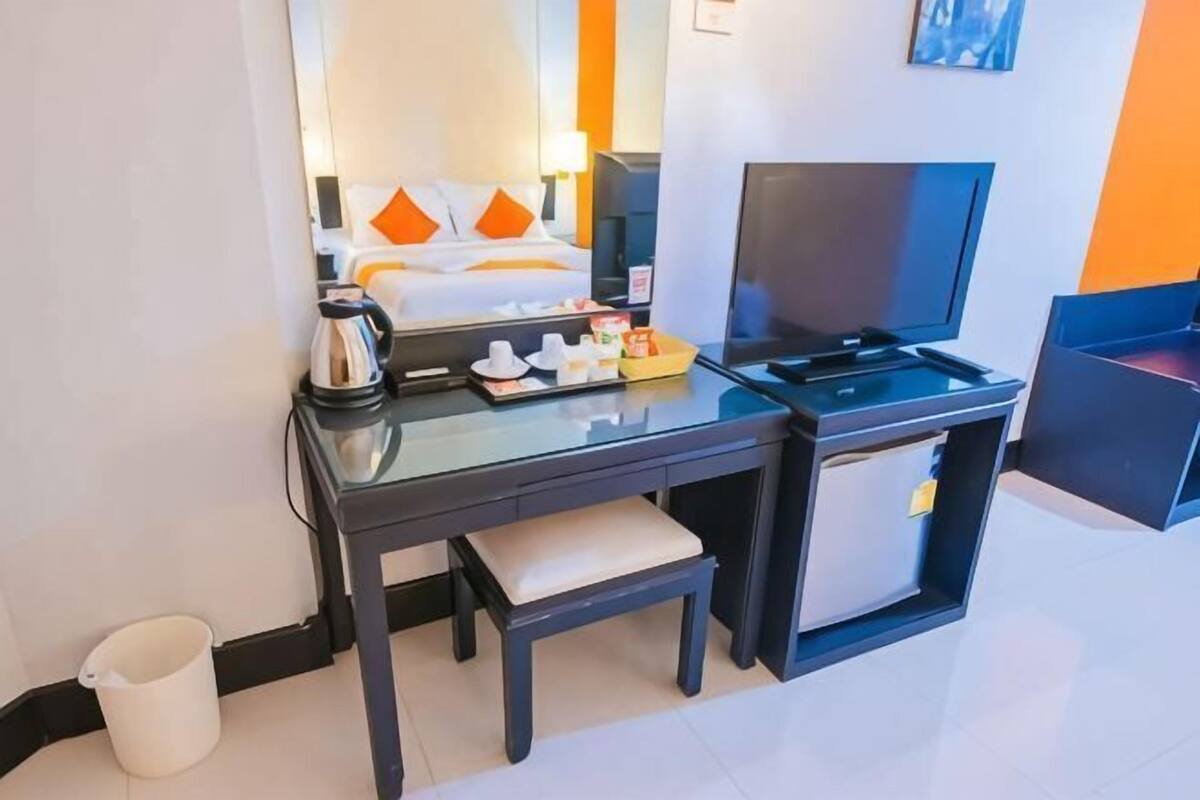 Minibar, free WiFi