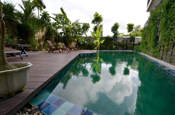 Outdoor pool, pool umbrellas, sun loungers