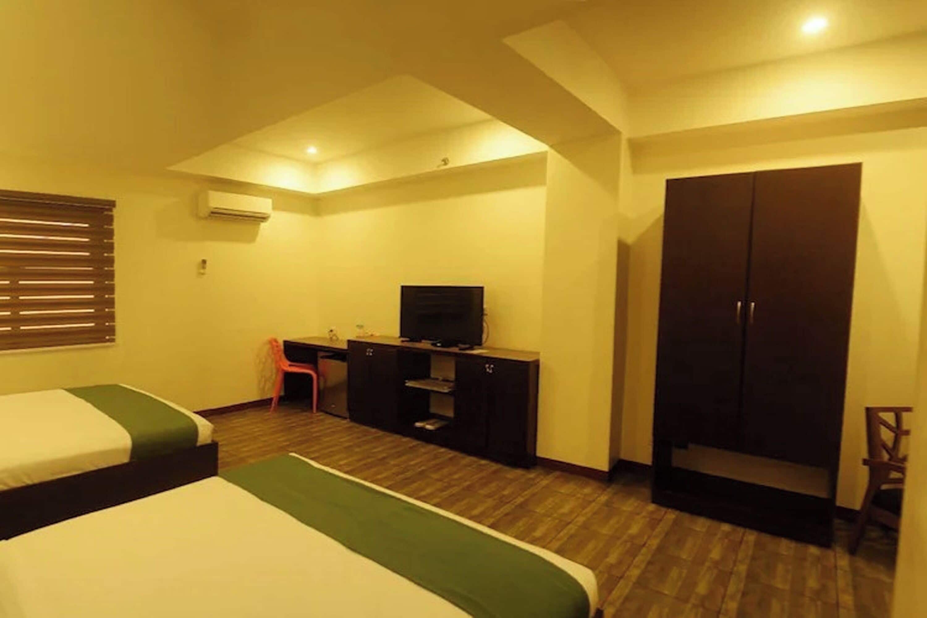 1 bedroom, desk, free wifi, bed sheets