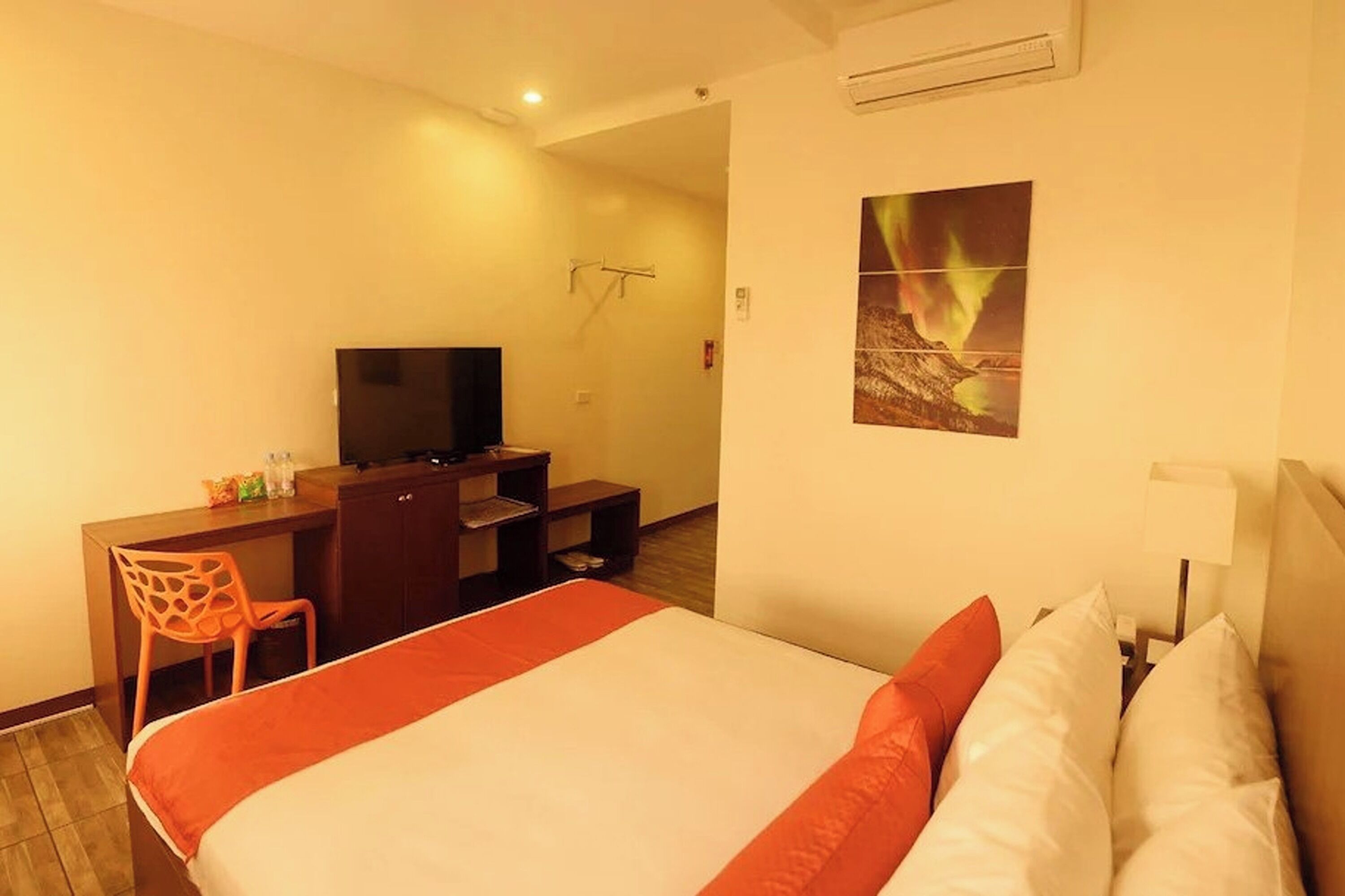 standard room | 1 bedroom, desk, free wifi, bed sheets