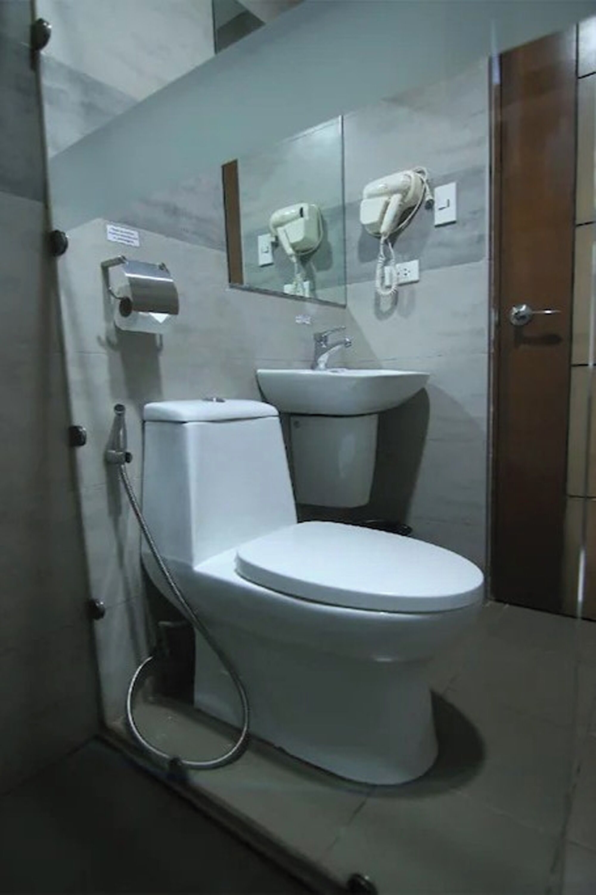 standard room | bathroom | shower, free toiletries, hair dryer, slippers