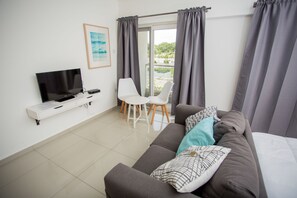 Executive Studio Suite, 1 Queen Bed | Living room | 36-inch flat-screen TV with cable channels, TV, pay movies - Accra Luxury Apartments at The Gallery (Accra)