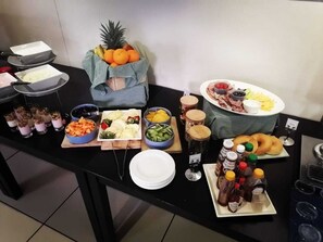 Daily full breakfast for a fee - My Pond Hotel (Port Alfred)