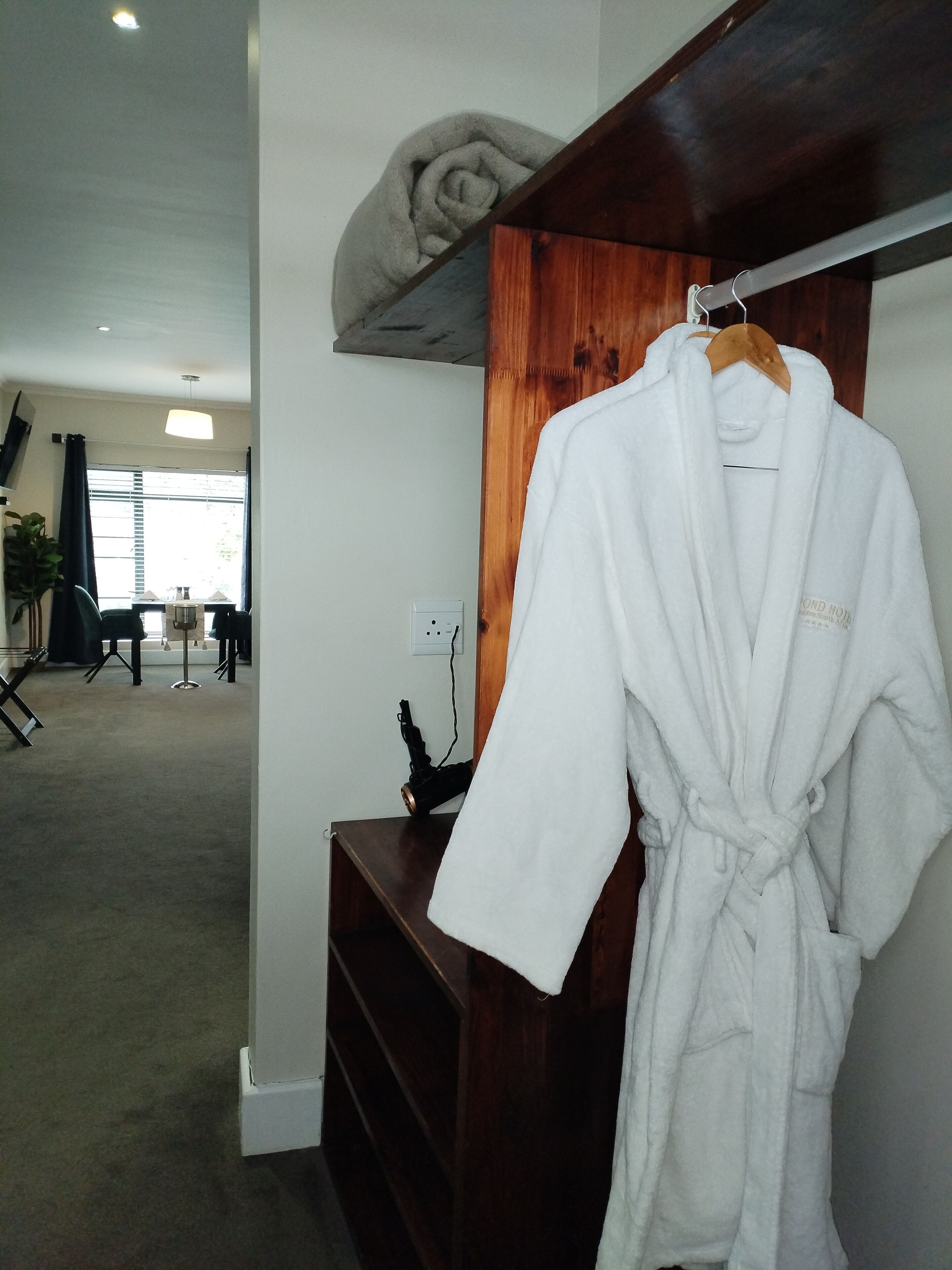 executive suite | 2 bedrooms, premium bedding, in-room safe, desk