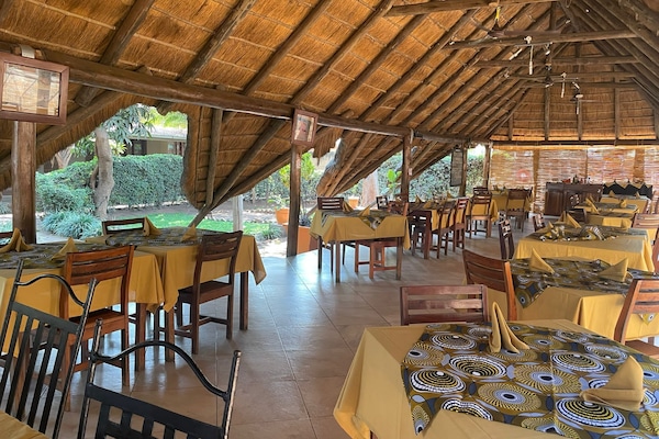 Breakfast, lunch, dinner served; local and international cuisine