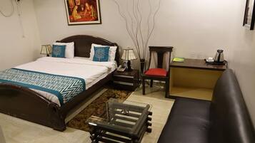 Premium Double Room | Desk, iron/ironing board, free WiFi