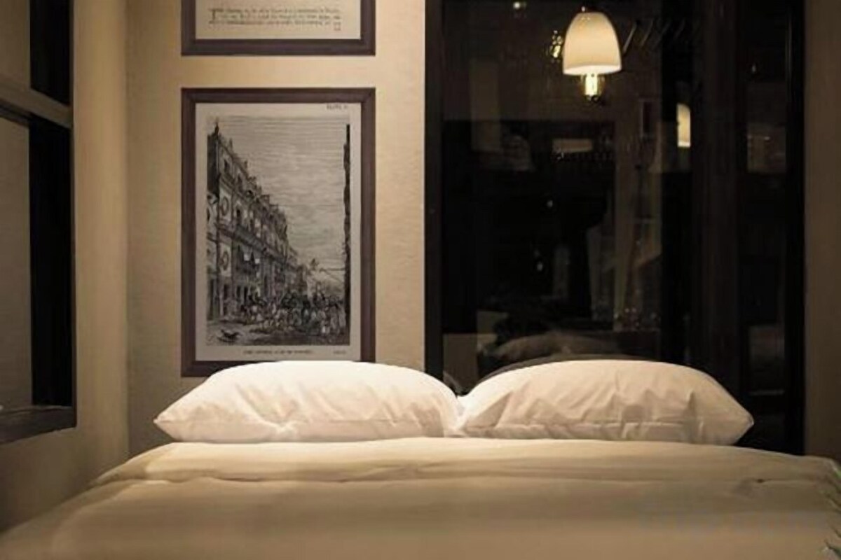 Desk, free WiFi, bed sheets