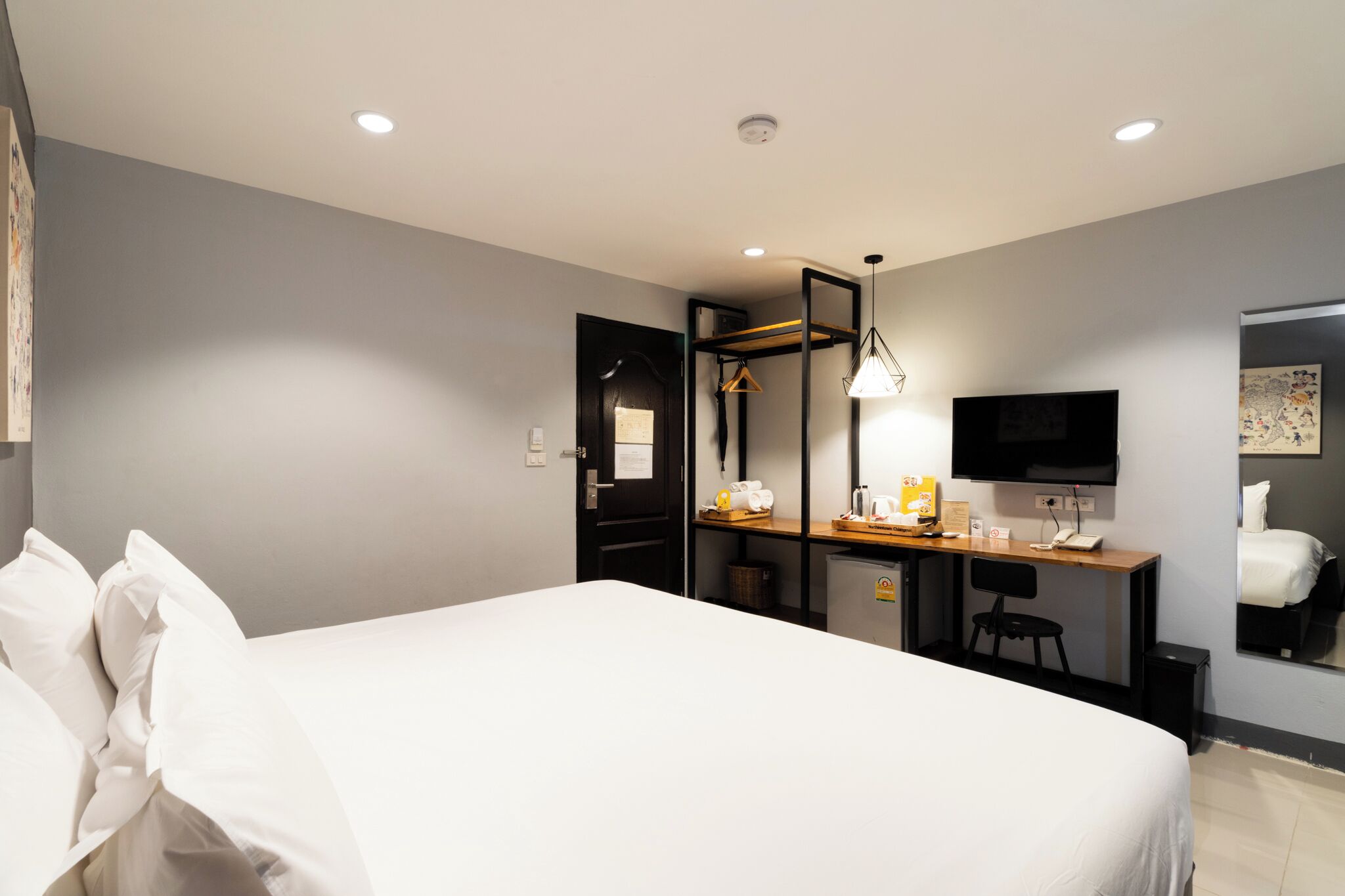 deluxe double room | desk, rollaway beds, free wifi