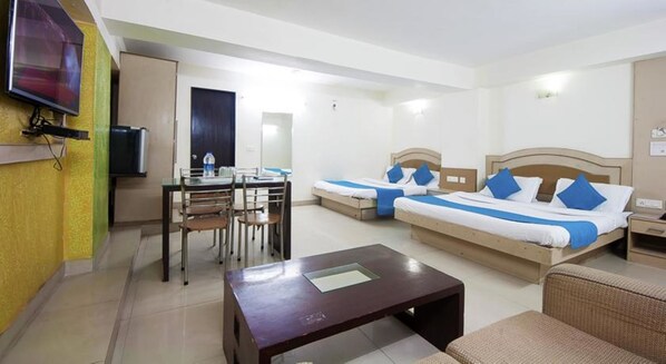 Quadruple Room | Desk, iron/ironing board, rollaway beds, free WiFi - Durga Inn (New Delhi)