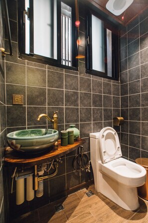 Traditional Double or Twin Room, 1 Bedroom | Bathroom | Shower, rainfall showerhead, free toiletries, hair dryer