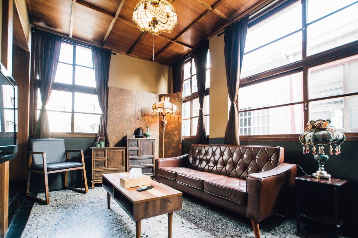 Traditional Double or Twin Room, 1 Bedroom | Individually decorated, individually furnished, blackout drapes