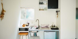 Perhehuone, tupakointi kielletty | Yksityinen keittiö | Jääkaappi, mikroaaltouuni, keittoastiat/astiat/ruokailuvälineet