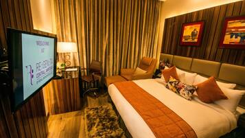 Executive Double Room | Minibar, in-room safe, desk, laptop workspace