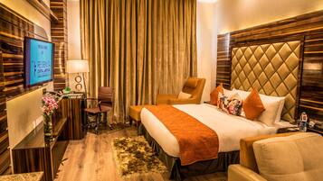 Premium Room, 1 Double Bed | Minibar, in-room safe, desk, laptop workspace
