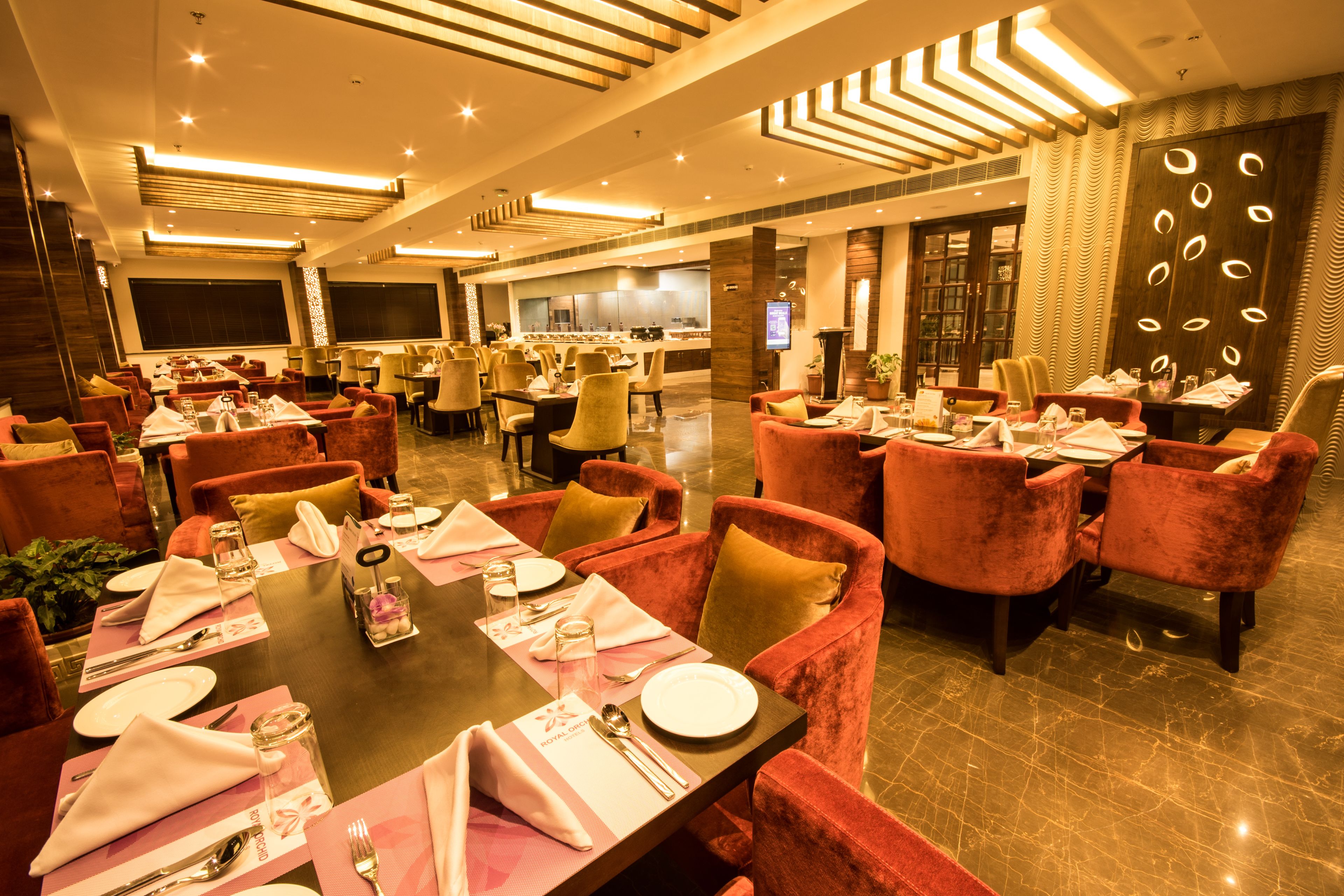 breakfast, lunch, dinner served; international cuisine