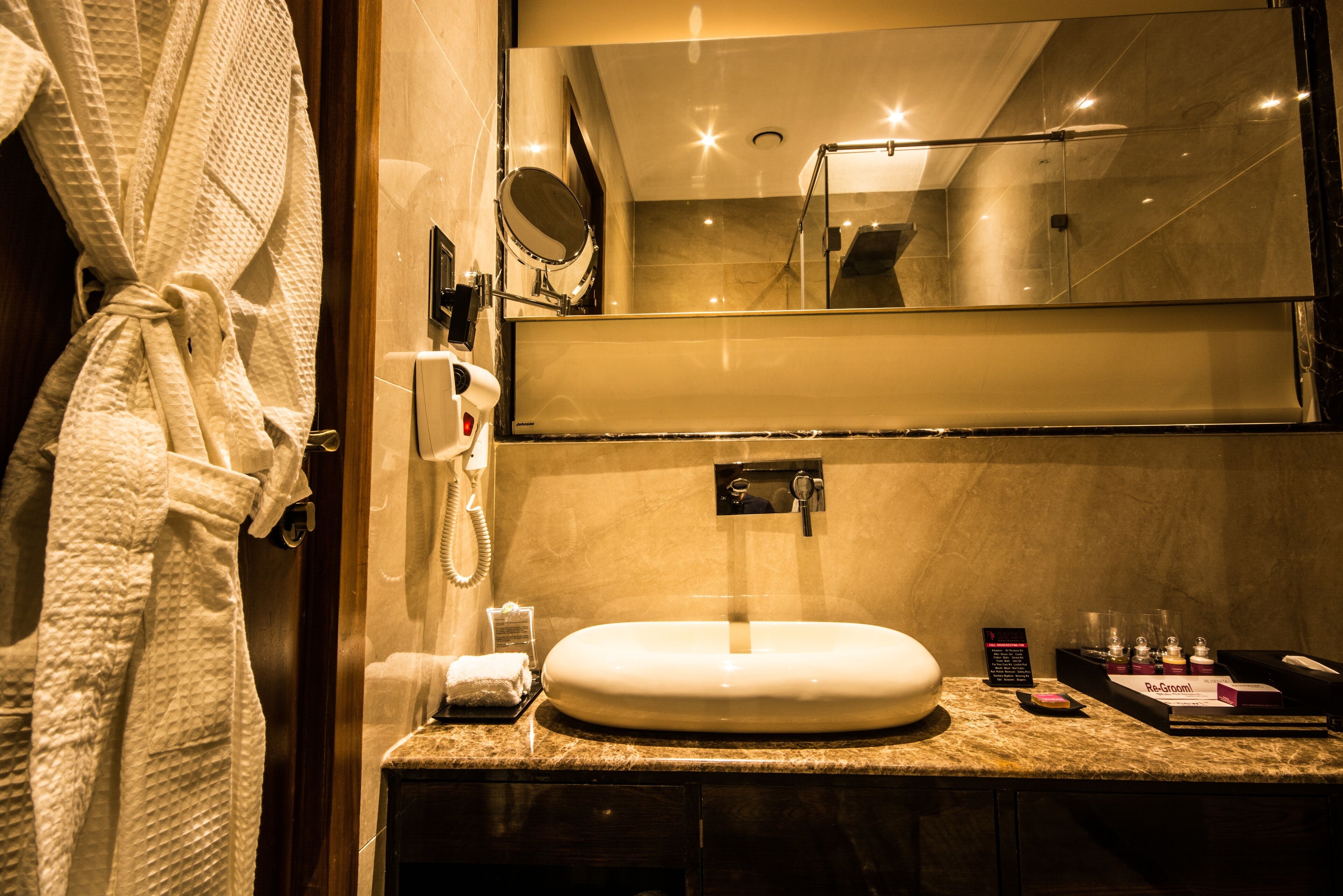 shower, rainfall showerhead, free toiletries, hair dryer