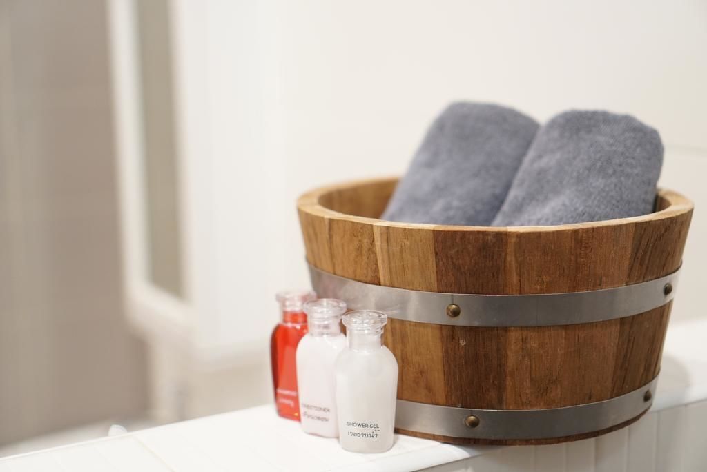 deluxe twin bed | wifi