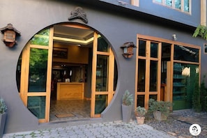 Front of property - Haikin Ryokan (Chiang Mai)
