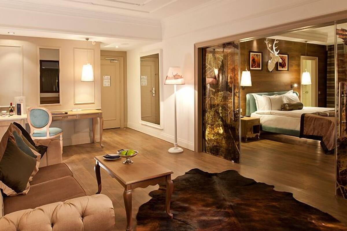 grand suite | living area | 75-inch lcd tv with satellite channels, tv