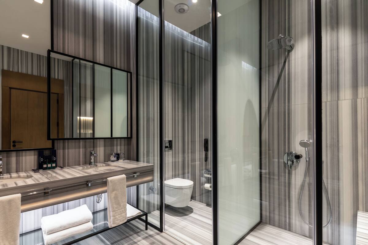 luxury villa, 4 bedrooms, mountain view | bathroom | rainfall showerhead, free toiletries, hair dryer, bathrobes