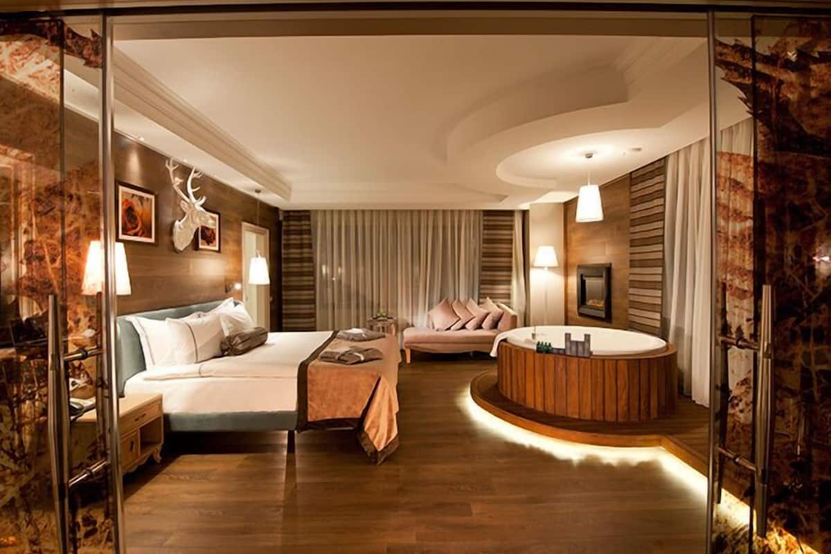 grand suite | 1 bedroom, minibar, in-room safe, desk