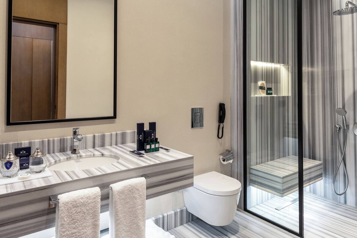 luxury villa, 4 bedrooms, mountain view | bathroom | rainfall showerhead, free toiletries, hair dryer, bathrobes