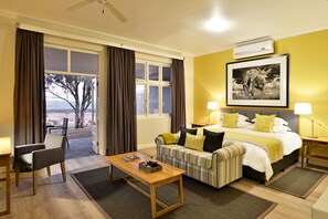 Ropa de cama de alta calidad y minibar con artículos gratuitos 