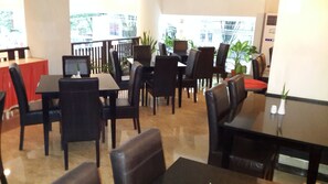 Breakfast, lunch, dinner served; Indonesian cuisine  - Hotel GRAN CENTRAL (Manado)