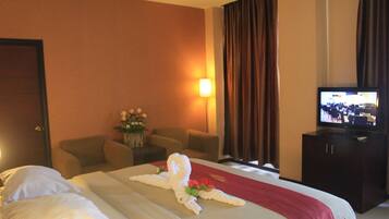 Executive Double Room | In-room safe, desk, blackout drapes, iron/ironing board