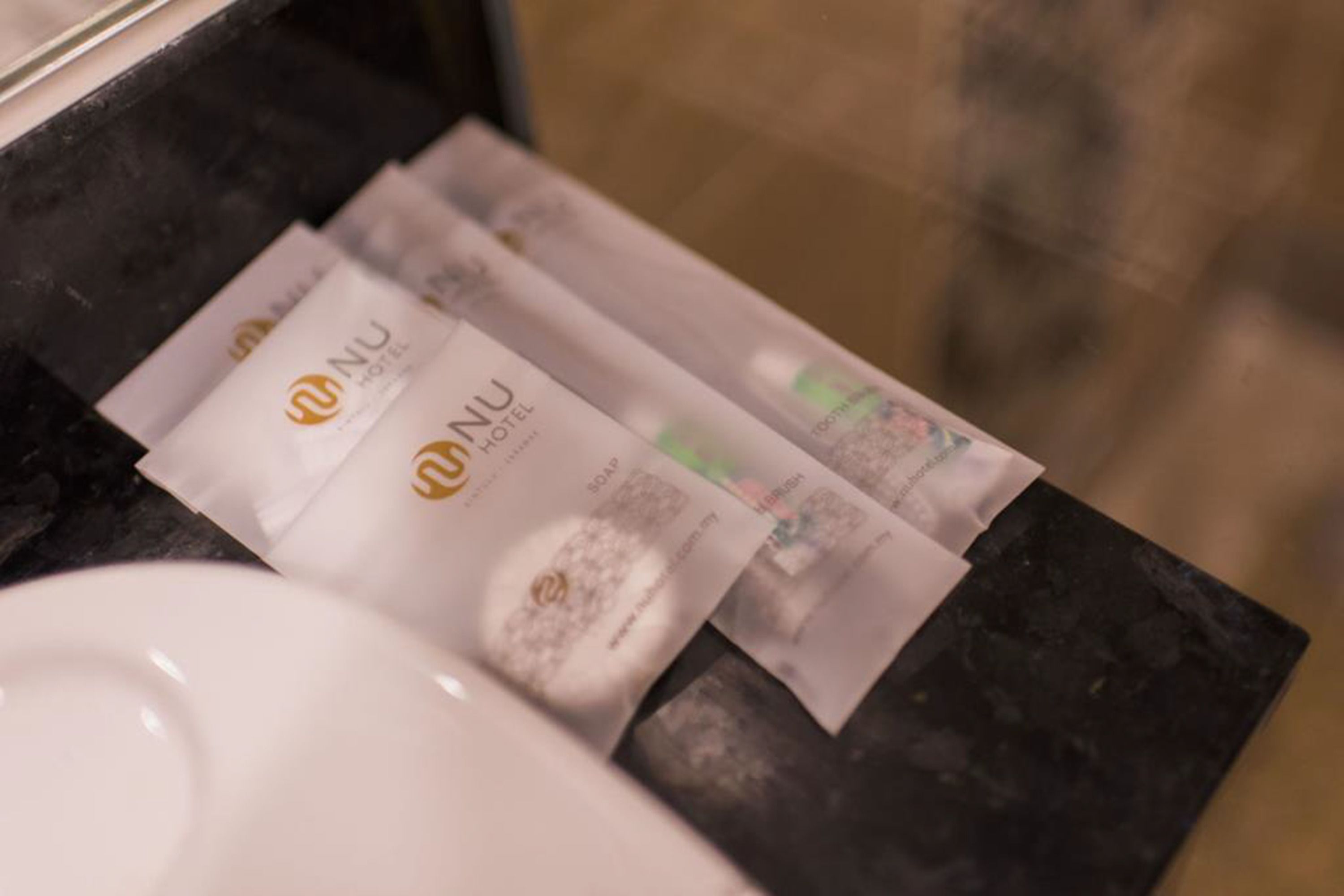 shower, free toiletries, bathrobes, towels