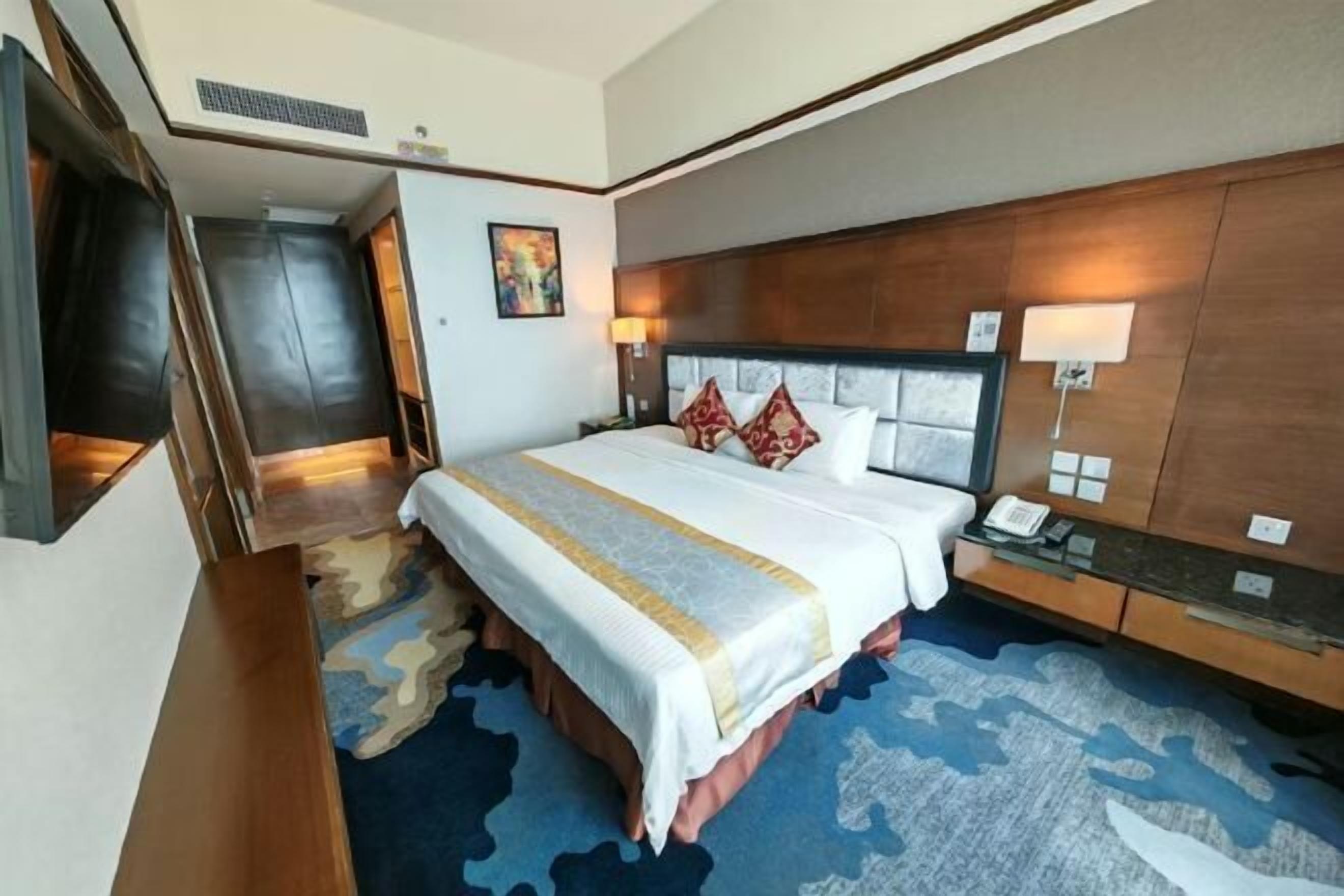 Coffres-forts dans les chambres, bureau, fer et planche à repasser