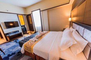 豪華客房, 1 張特大雙人床 | 房內夾萬、書桌、熨斗/熨衫板、免費 Wi-Fi