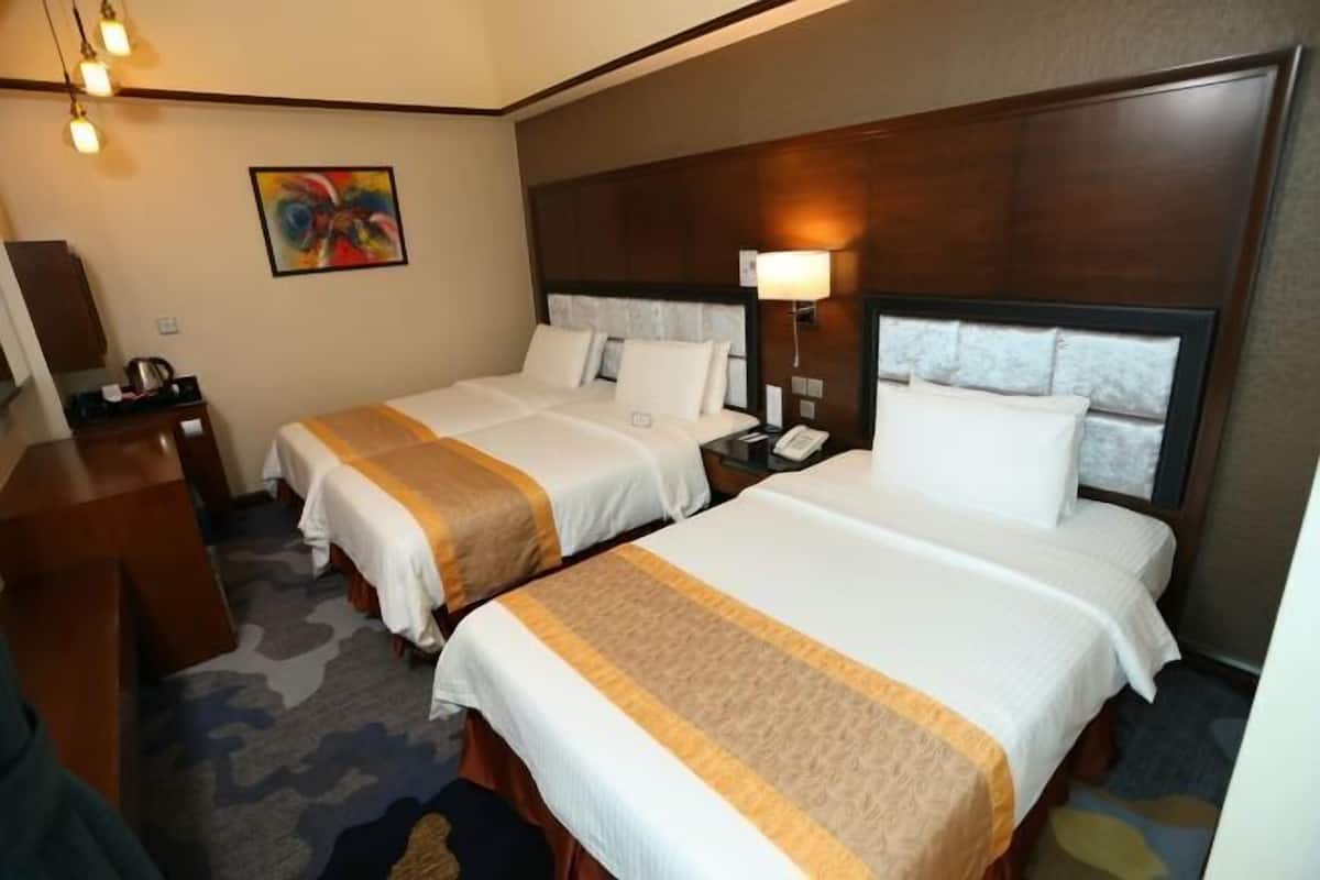 Coffres-forts dans les chambres, bureau, fer et planche à repasser