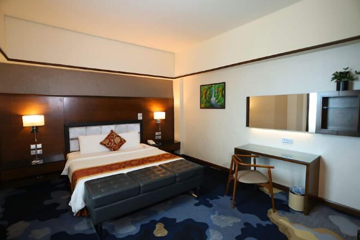 Coffres-forts dans les chambres, bureau, fer et planche à repasser