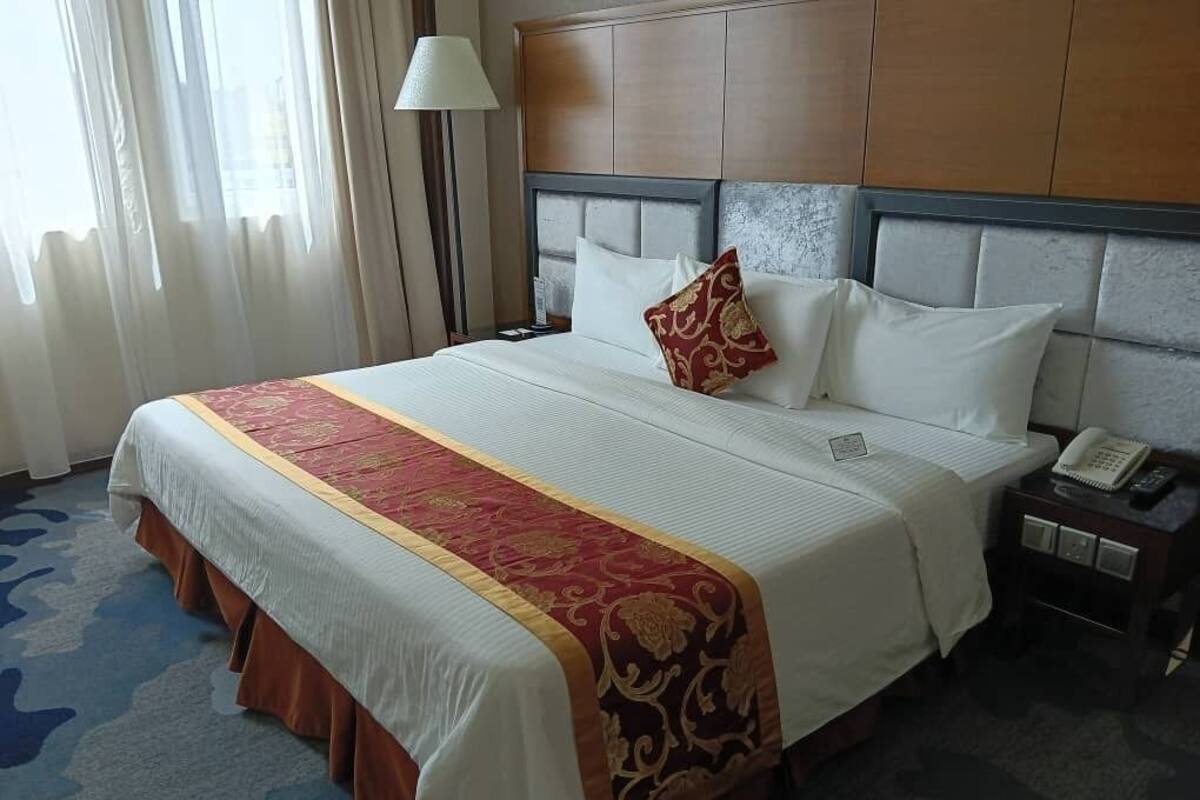 Superior Room | In-room safe, desk, iron/ironing board, WiFi (free)
