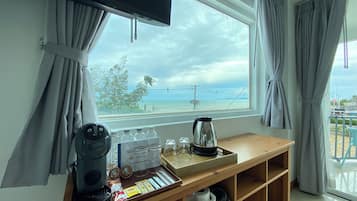 Deluxe Sea View With Balcony | Minibar với thức uống miễn phí, két bảo mật tại phòng