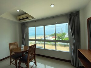 Standard Sea View Twin Room - KP Seaview Jomtien (Sattahip)