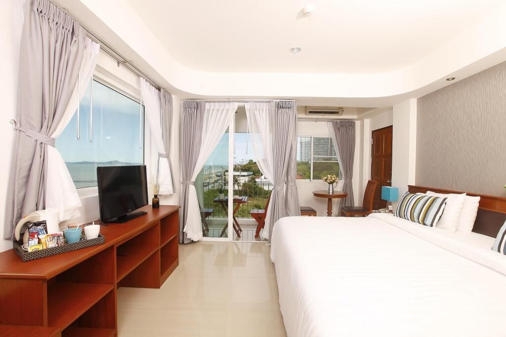 Minibar (inkludert), safe på rommet, individuelt dekorert og skrivebord