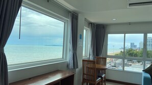 Deluxe Sea View | Minibar (inkludert), safe på rommet, skrivebord og wi-fi (inkludert)