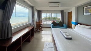 Deluxe Sea View | Minibar (inkludert), safe på rommet, skrivebord og wi-fi (inkludert)