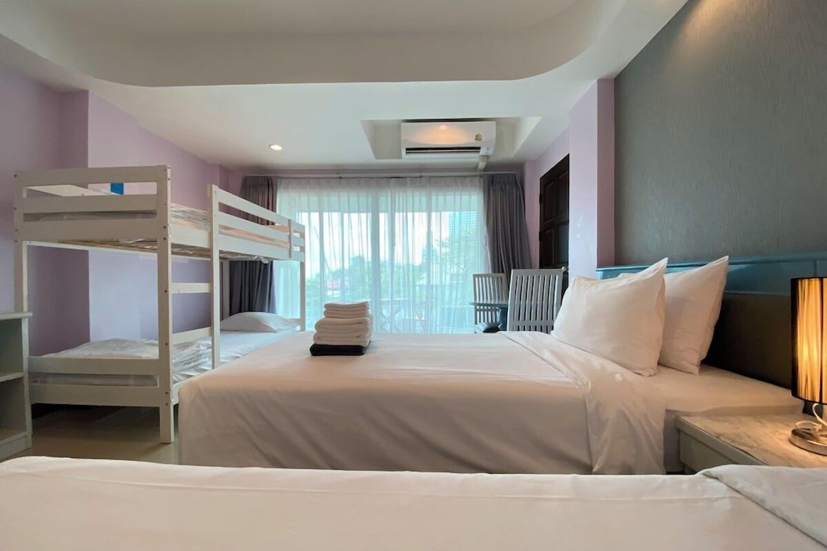 Minibar (free items), in-room safe, desk, WiFi (free)