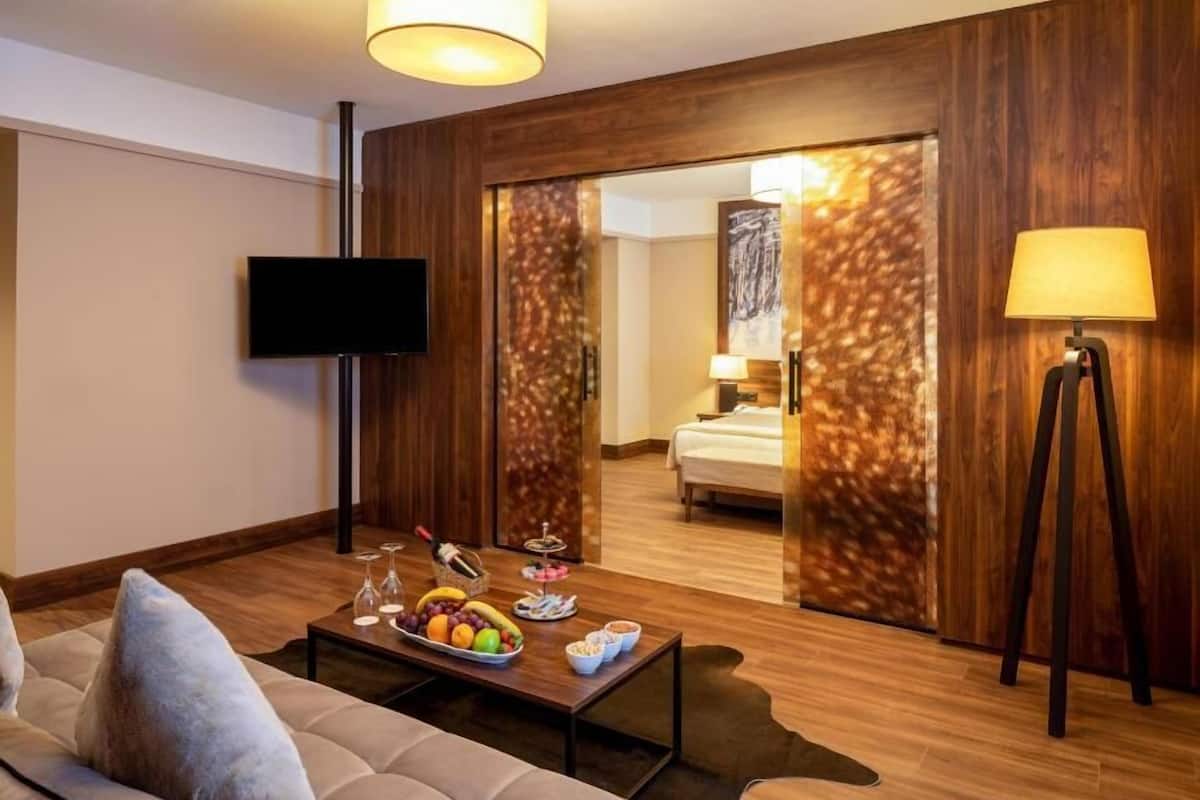 1 bedroom, minibar, in-room safe, desk