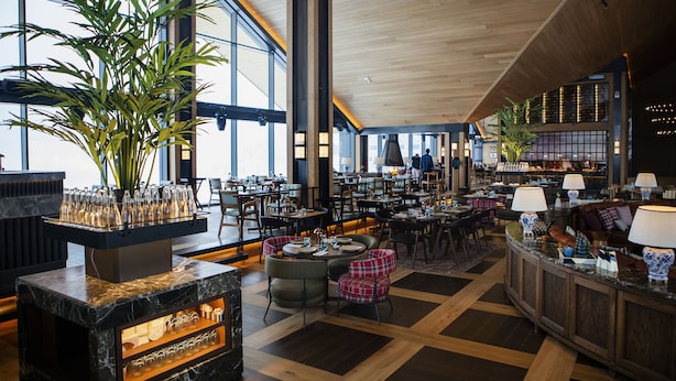 A spacious hotel lobby with a high ceiling, large windows, and a variety of seating arrangements. - Dorukkaya Ski & Mountain Resort (Seben)