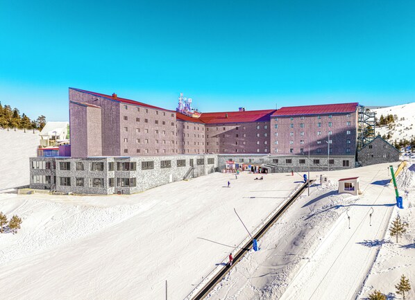 Front of property - Dorukkaya Ski & Mountain Resort (Seben)